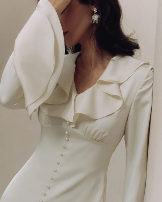 Perlmutt-Knopf Rüschen-Midikleid