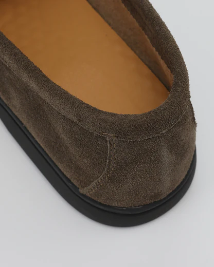 Premium Wildleder-Loafers - Schwarze Sohlen