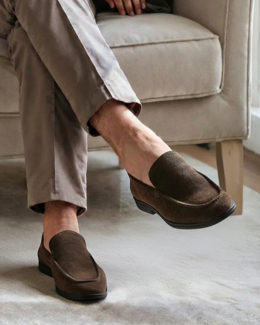 Premium Wildleder-Loafers - Schwarze Sohlen